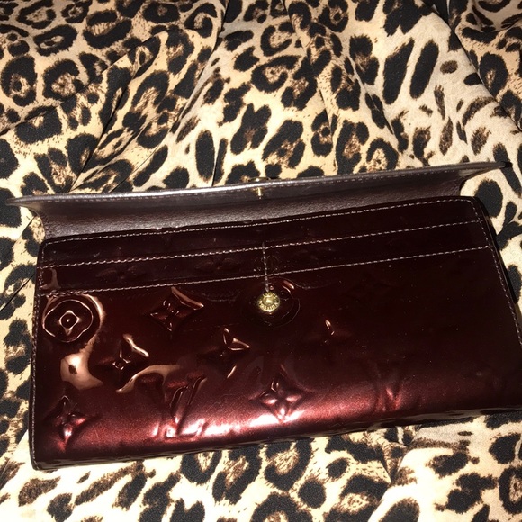 CERTIFIED AUTHLV Amarante Mono.Vernis Sarah Wallet - Picture 8 of 8